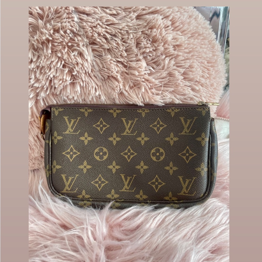 Louis Vuitton Pochette Accessories